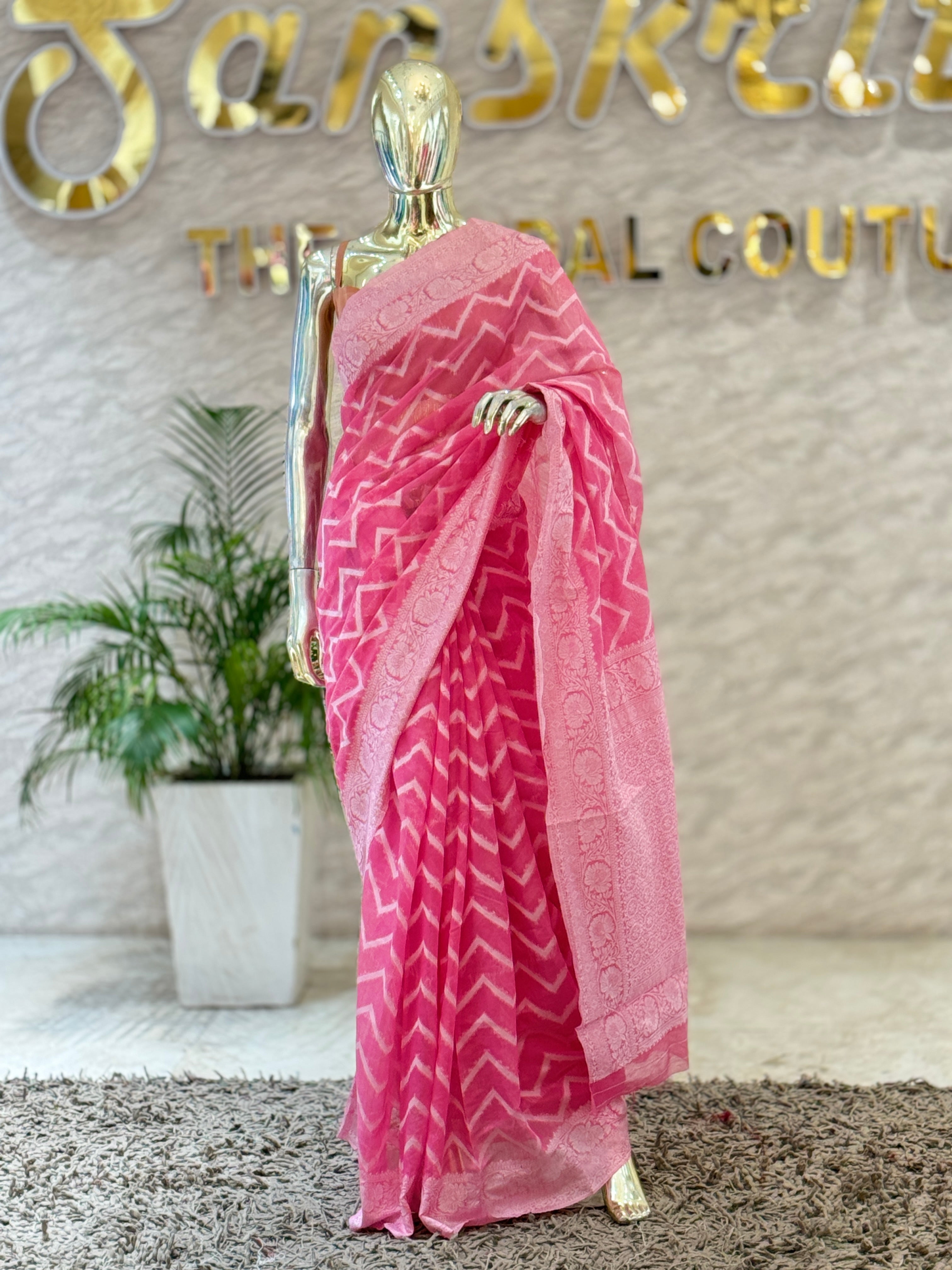 Q562135 Pink Zigzag Print Cotton Saree with Woven Border