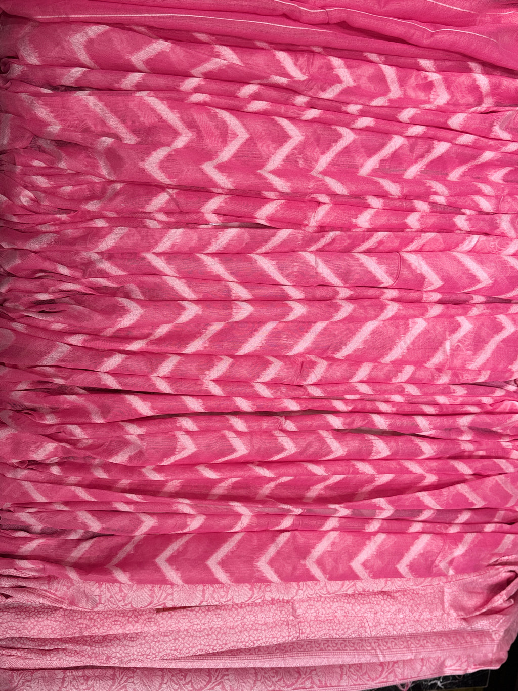 Q562135 Pink Zigzag Print Cotton Saree with Woven Border