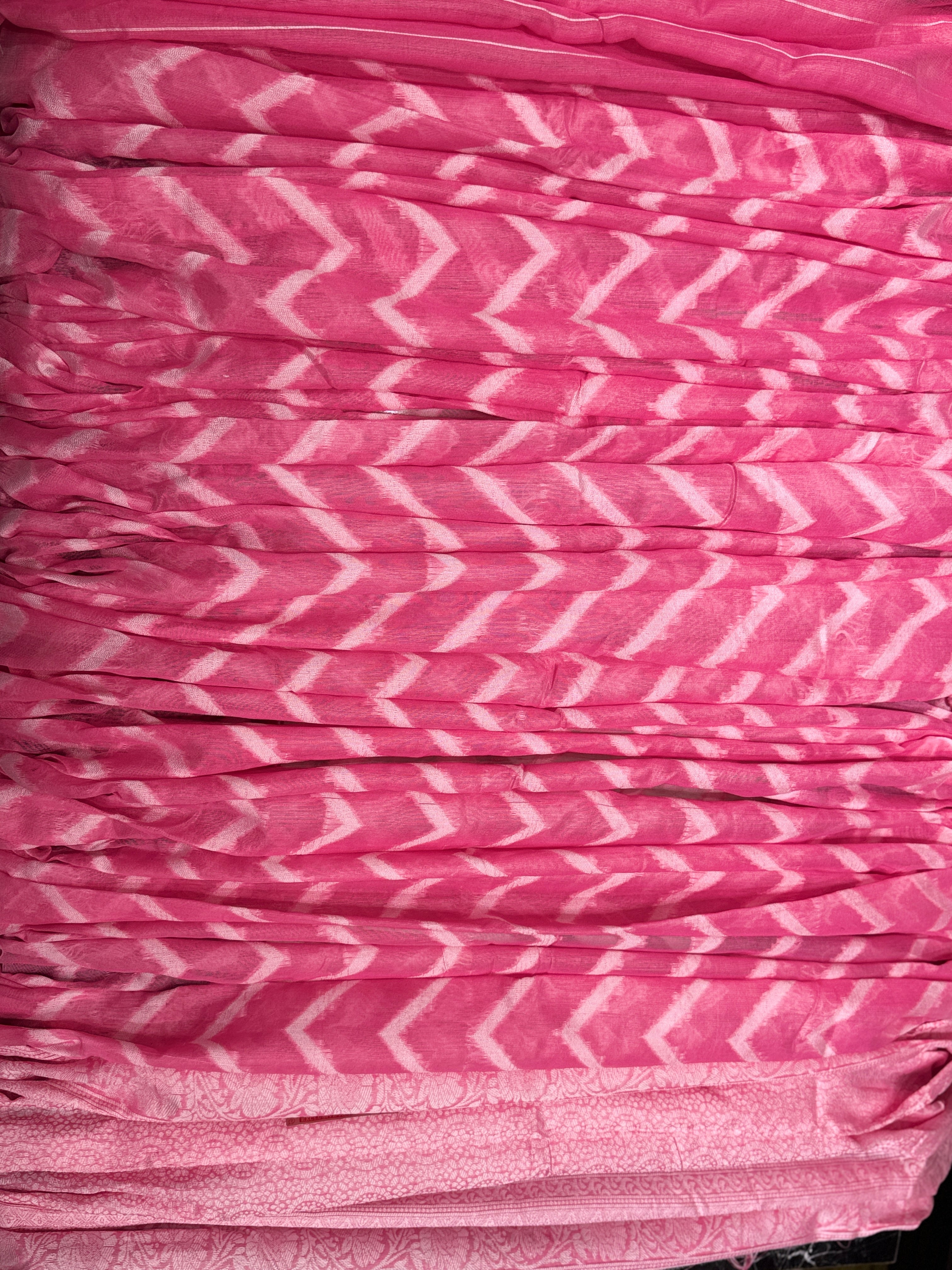 Q562135 Pink Zigzag Print Cotton Saree with Woven Border