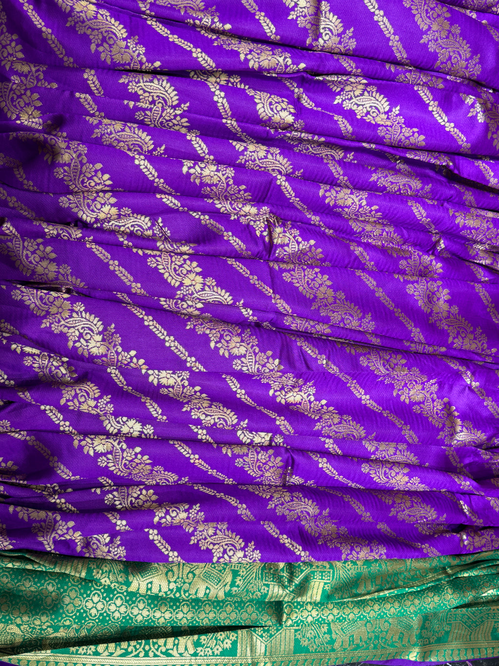 Q562717 Elegant Purple & Turquoise Woven Saree