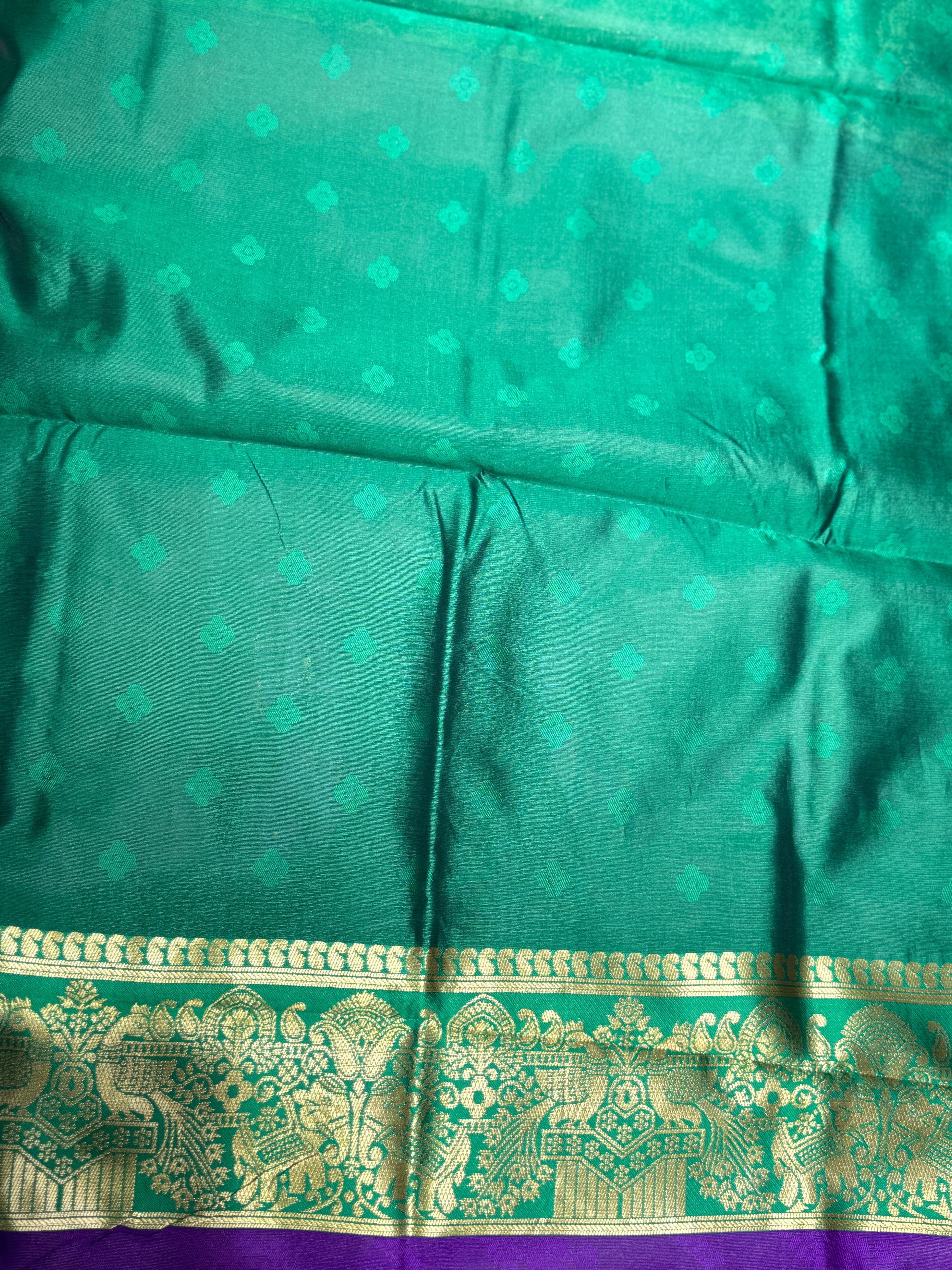 Q562717 Elegant Purple & Turquoise Woven Saree