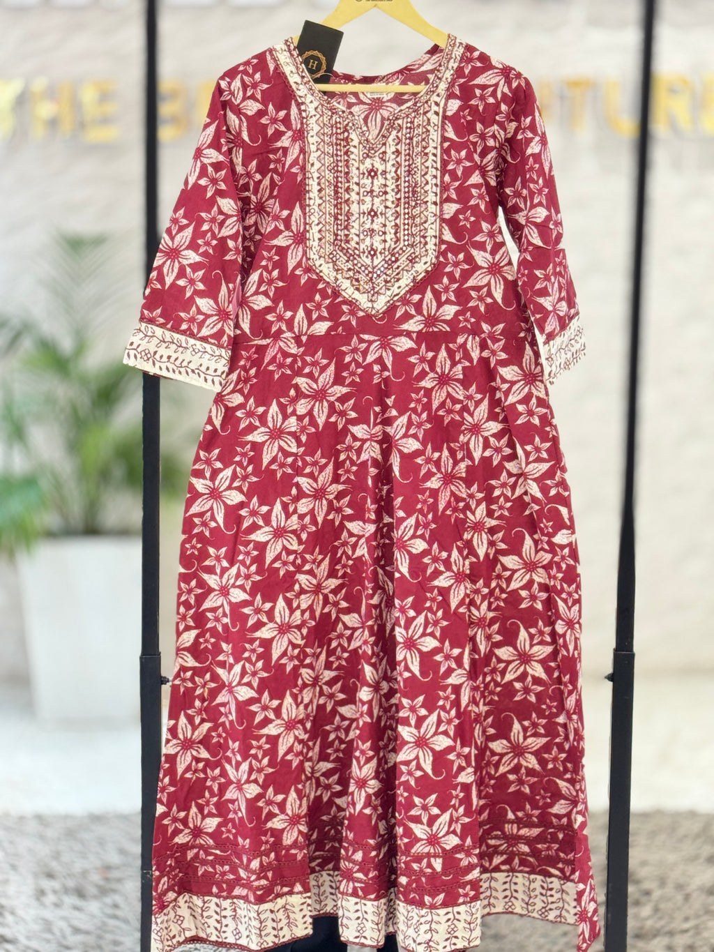 Premium Maroon Floral Hand-Block Printed Cotton Kurta Set with Coordinated Dupatta q562788