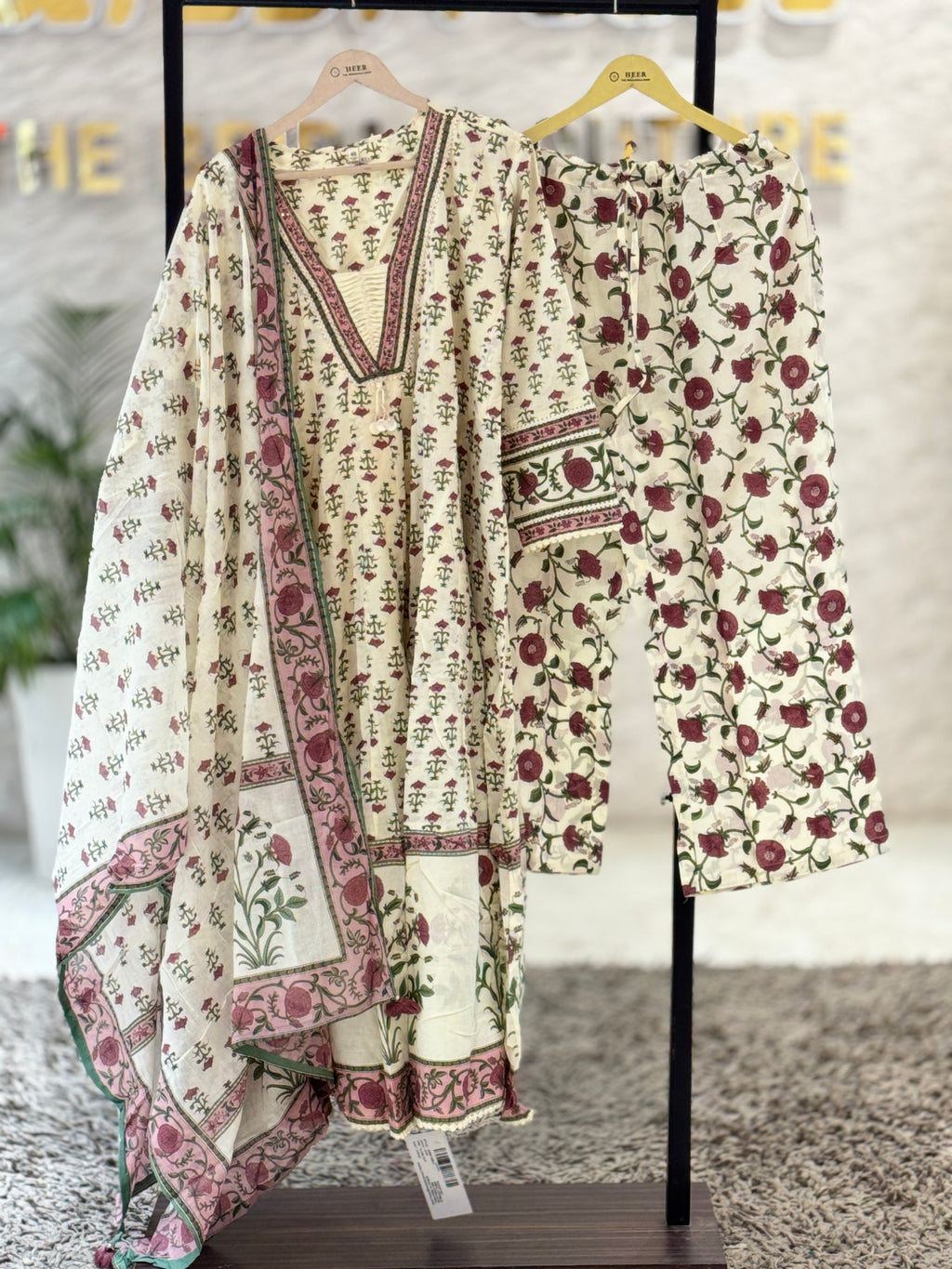Elegant Cream and Pink Floral Block Printed Cotton Kurta Set with Dupatta q562833