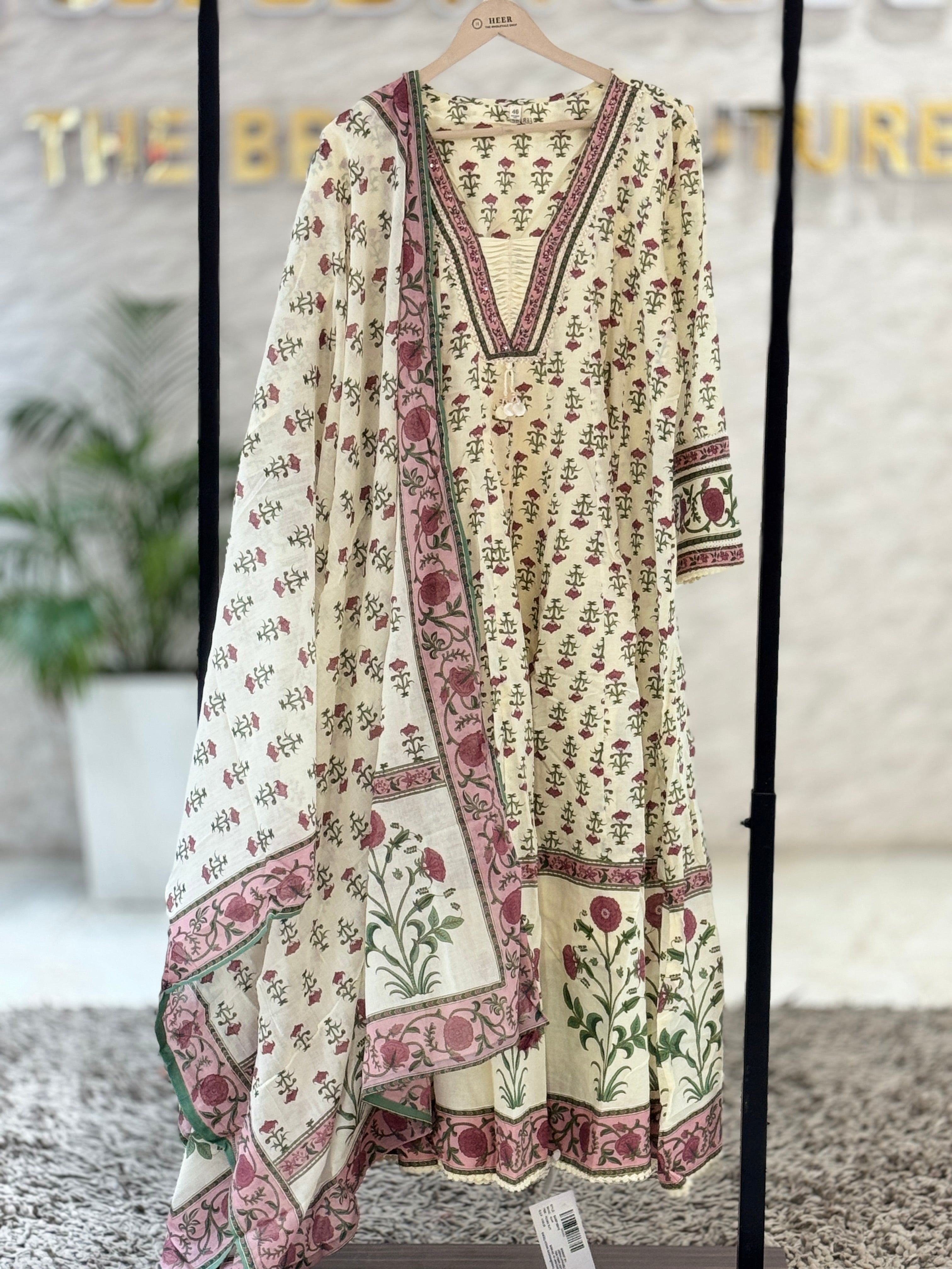 Elegant Cream and Pink Floral Block Printed Cotton Kurta Set with Dupatta q562833