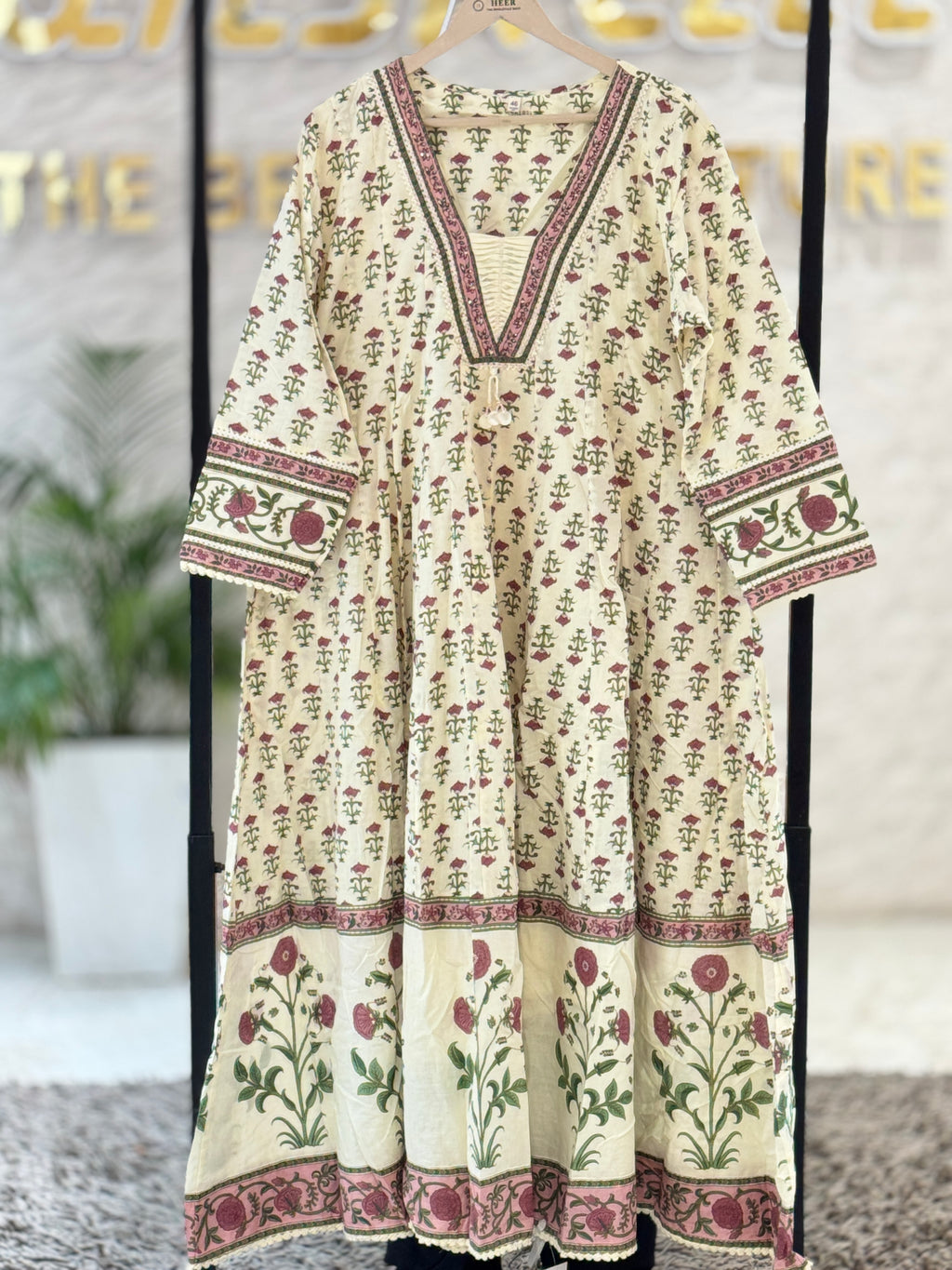 Elegant Cream and Pink Floral Block Printed Cotton Kurta Set with Dupatta q562833