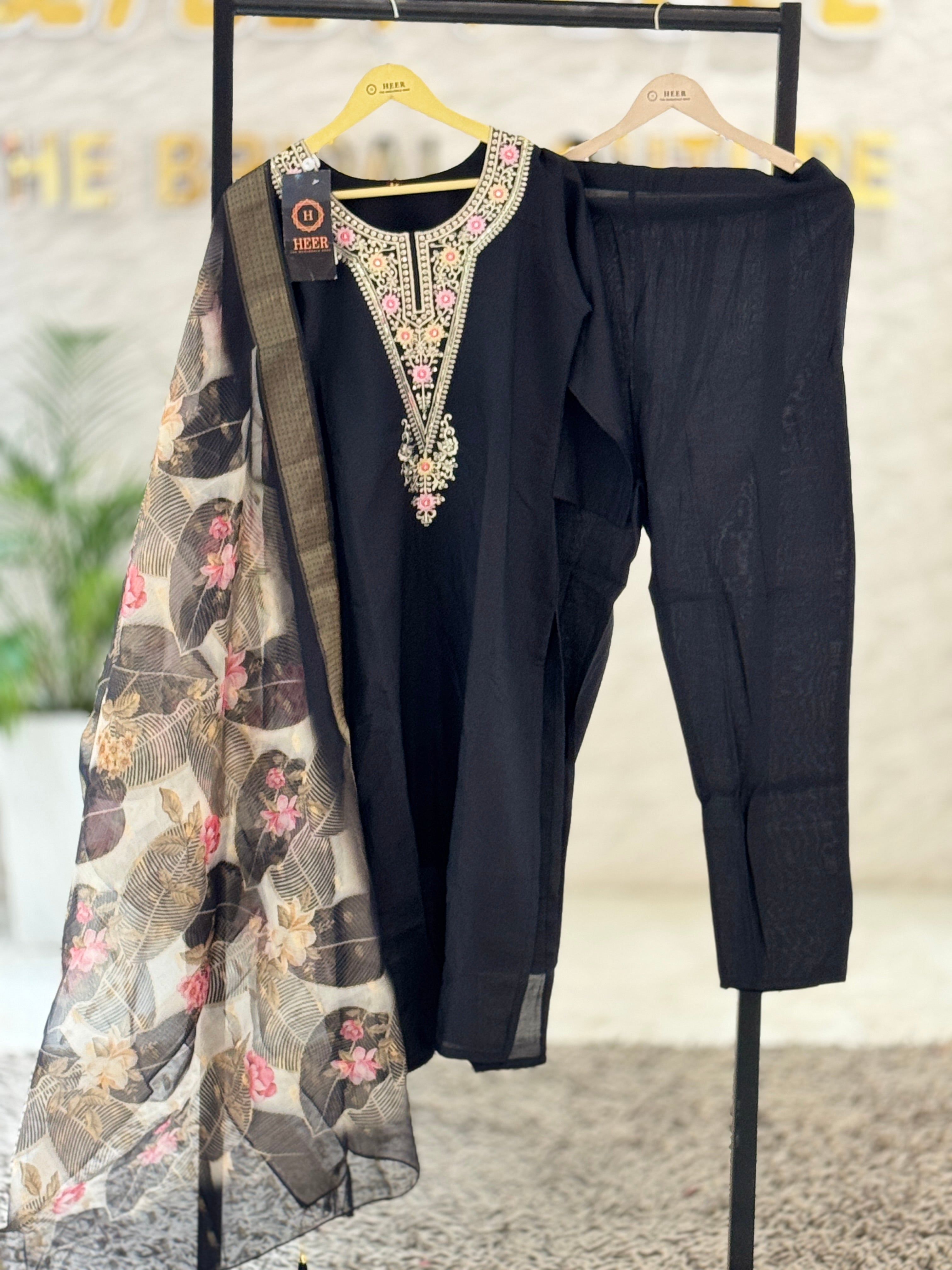 Q561157 Sophisticated Black Embroidered Kurta Set with Floral Print Ajrakh Dupatta