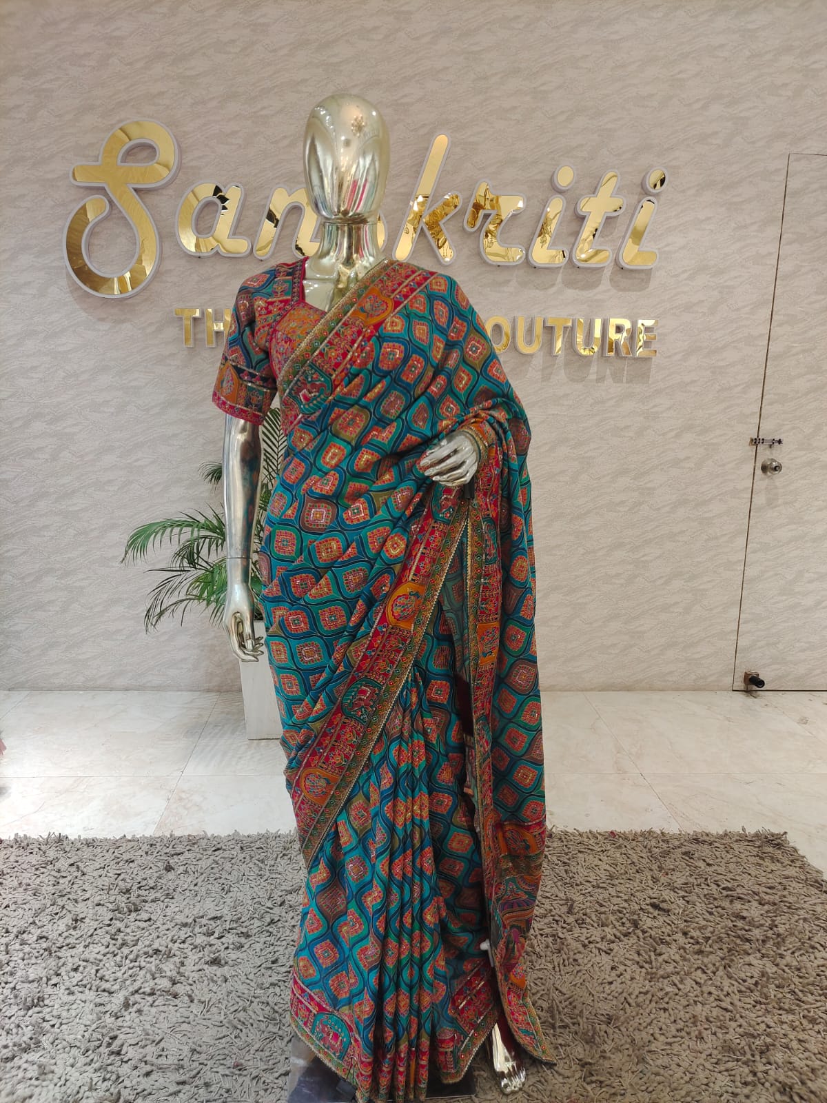 Q562743 Multicolour vibrant Saree
