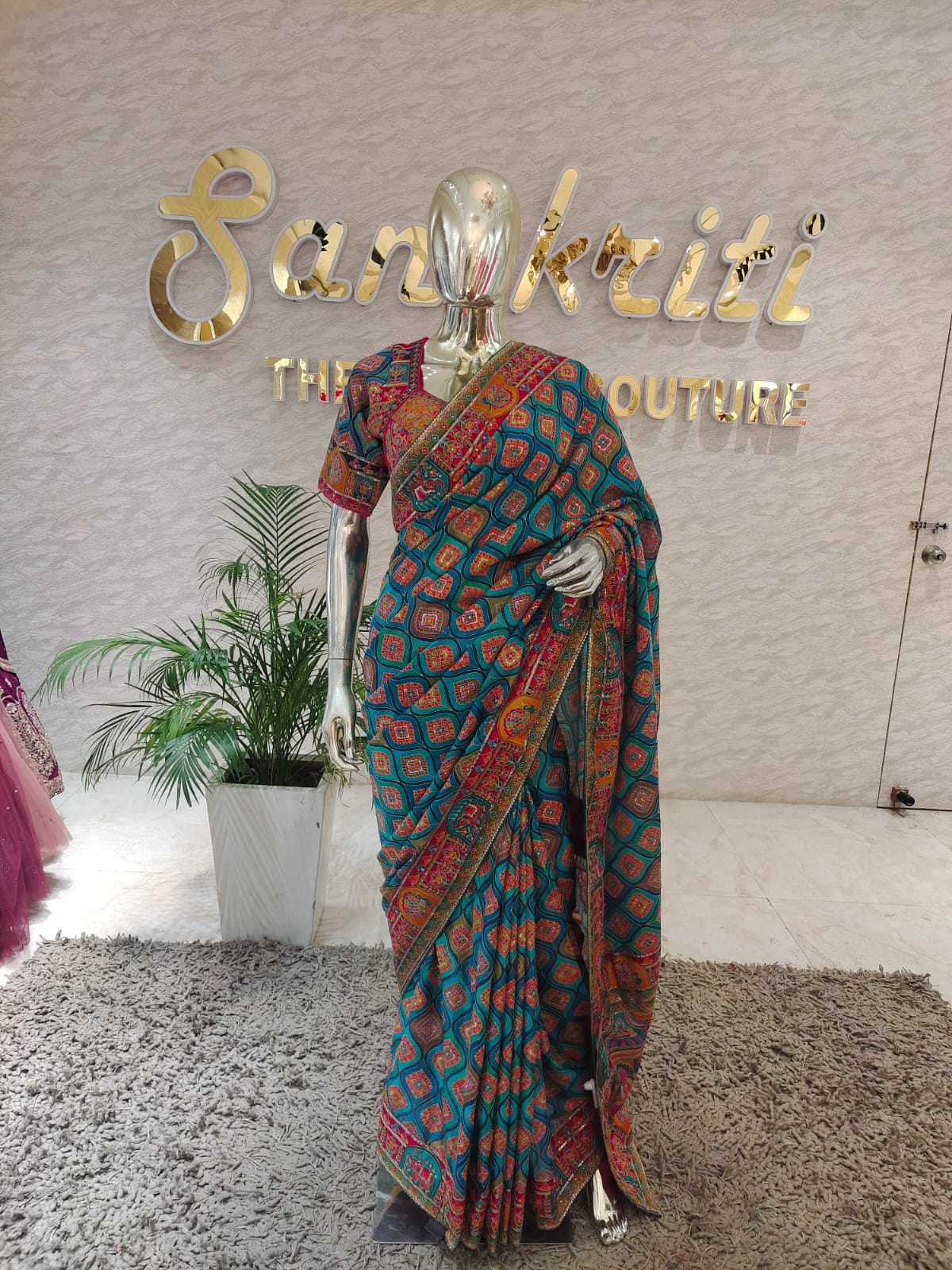 Q562743 Multicolour vibrant Saree