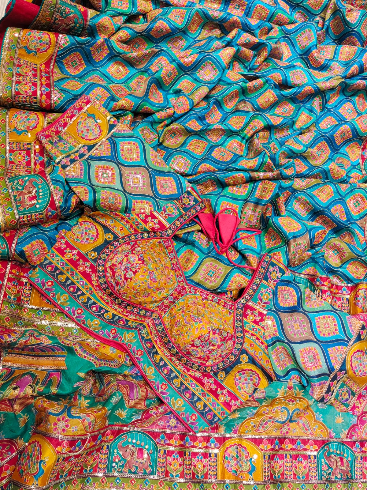 Q562743 Multicolour vibrant Saree